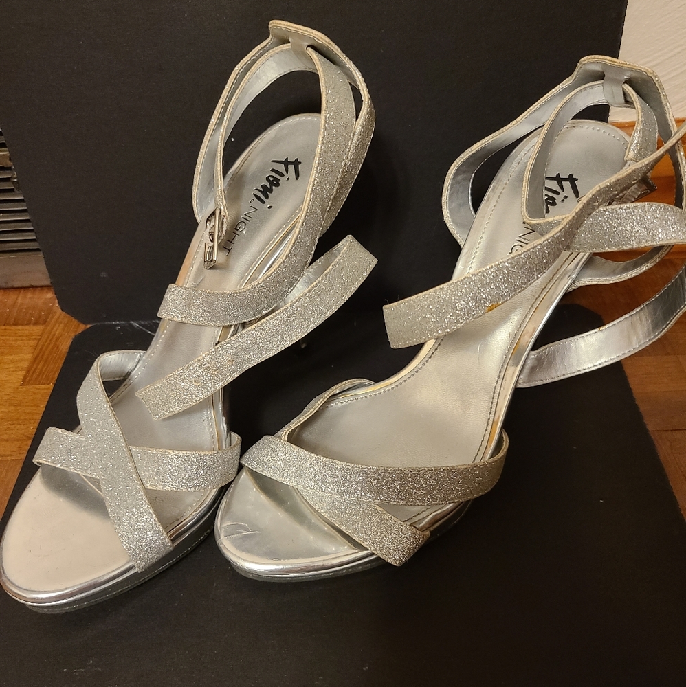 Pumps - Picture 2 of 6